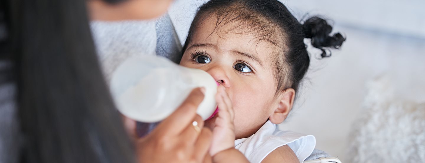 Davanje bočice bebi: babica odgovara na najvažnija pitanja