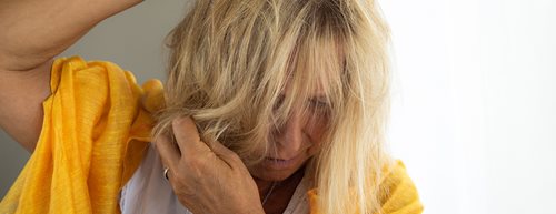 Gubitak kose tijekom menopauze: što savjetuju stručnjaci?